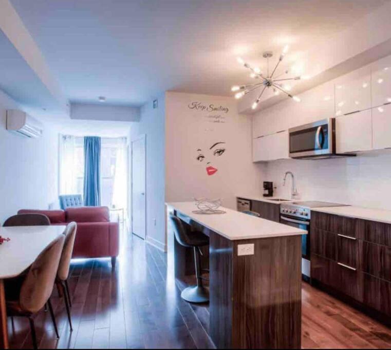 2 Bedroom Condo In The Heart Of The City Montréal Extérieur photo