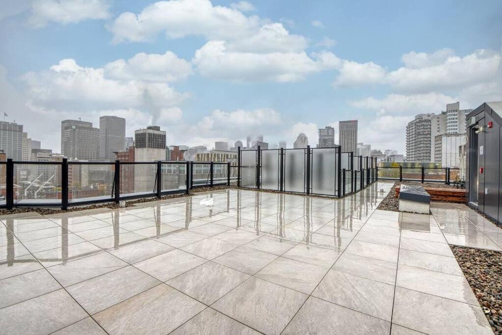 2 Bedroom Condo In The Heart Of The City Montréal Extérieur photo