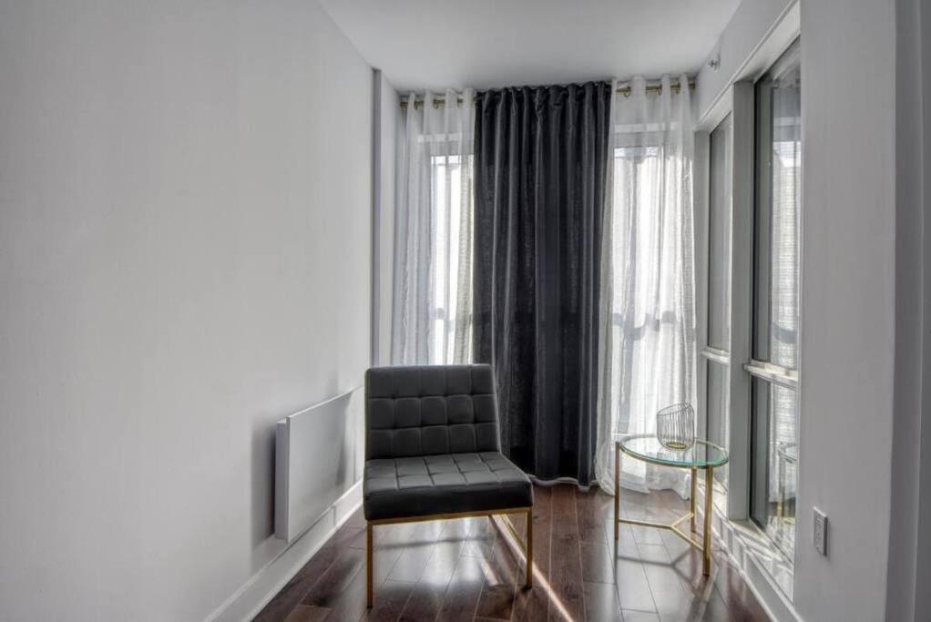 2 Bedroom Condo In The Heart Of The City Montréal Extérieur photo